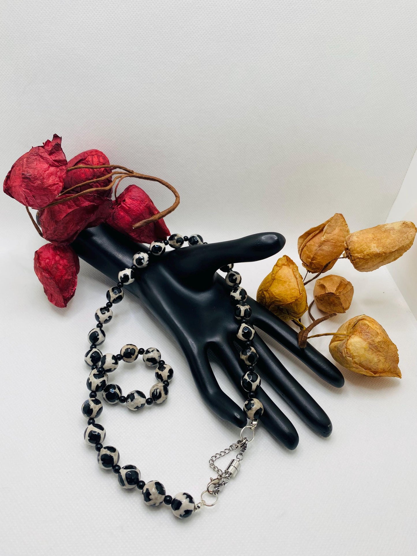 Faceted Tibetan Agate Necklace with Black Onyx Beads