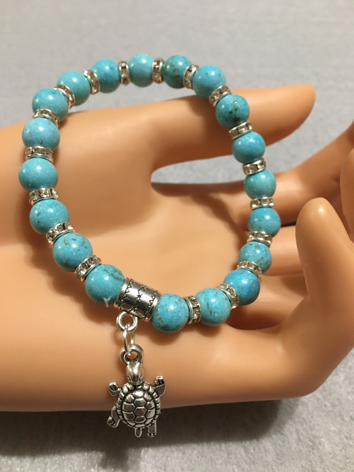 Turquoise Sea Turtle Charm Bracelet: Beaded Gemstone Jewelry
