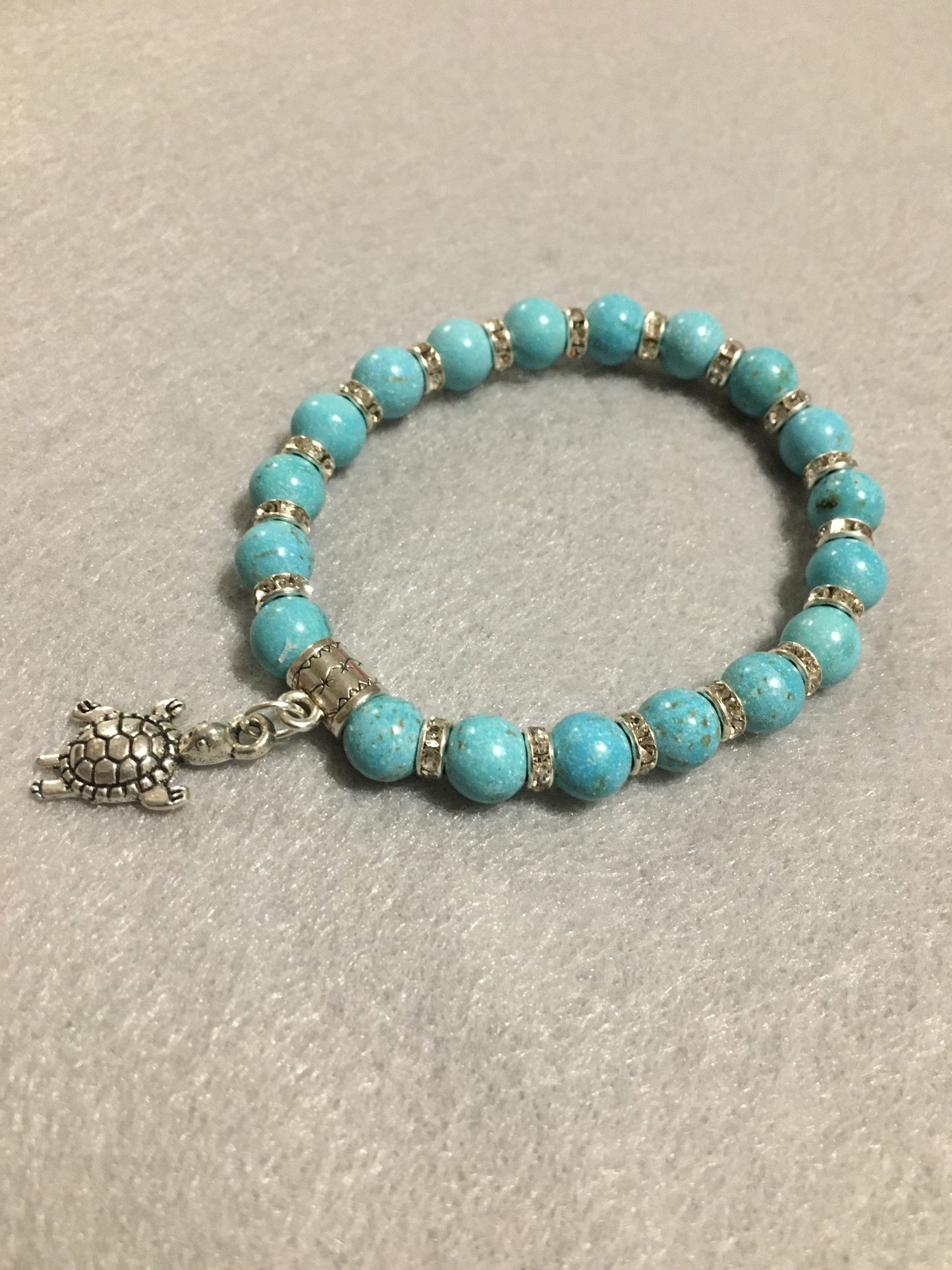 Turquoise Sea Turtle Charm Bracelet: Beaded Gemstone Jewelry