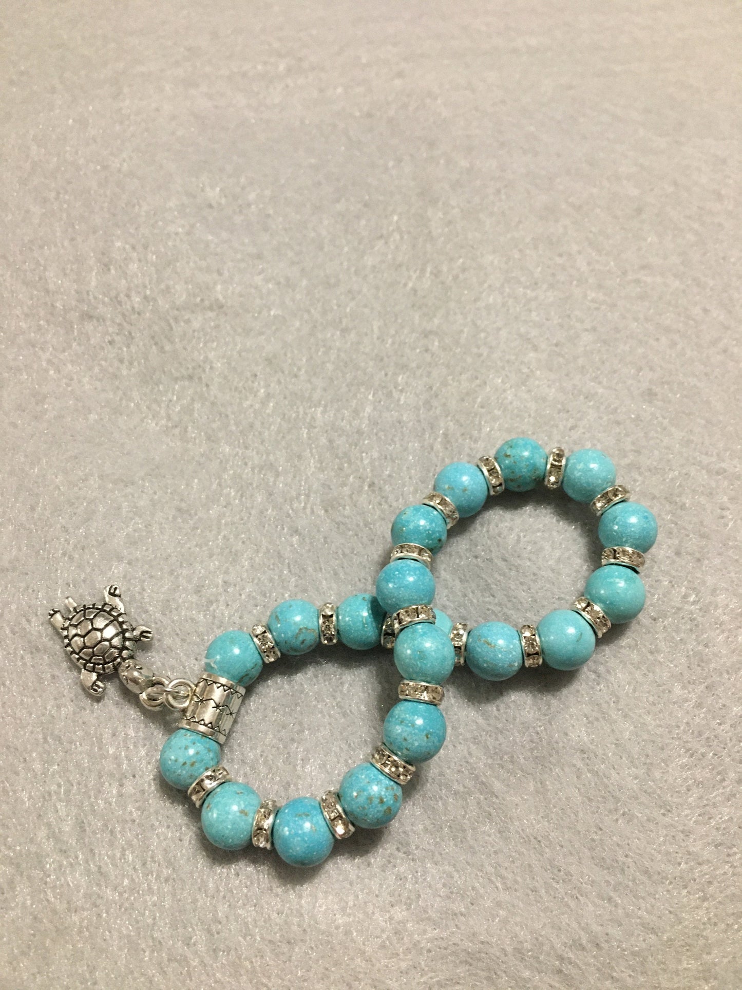 Turquoise Sea Turtle Charm Bracelet: Beaded Gemstone Jewelry