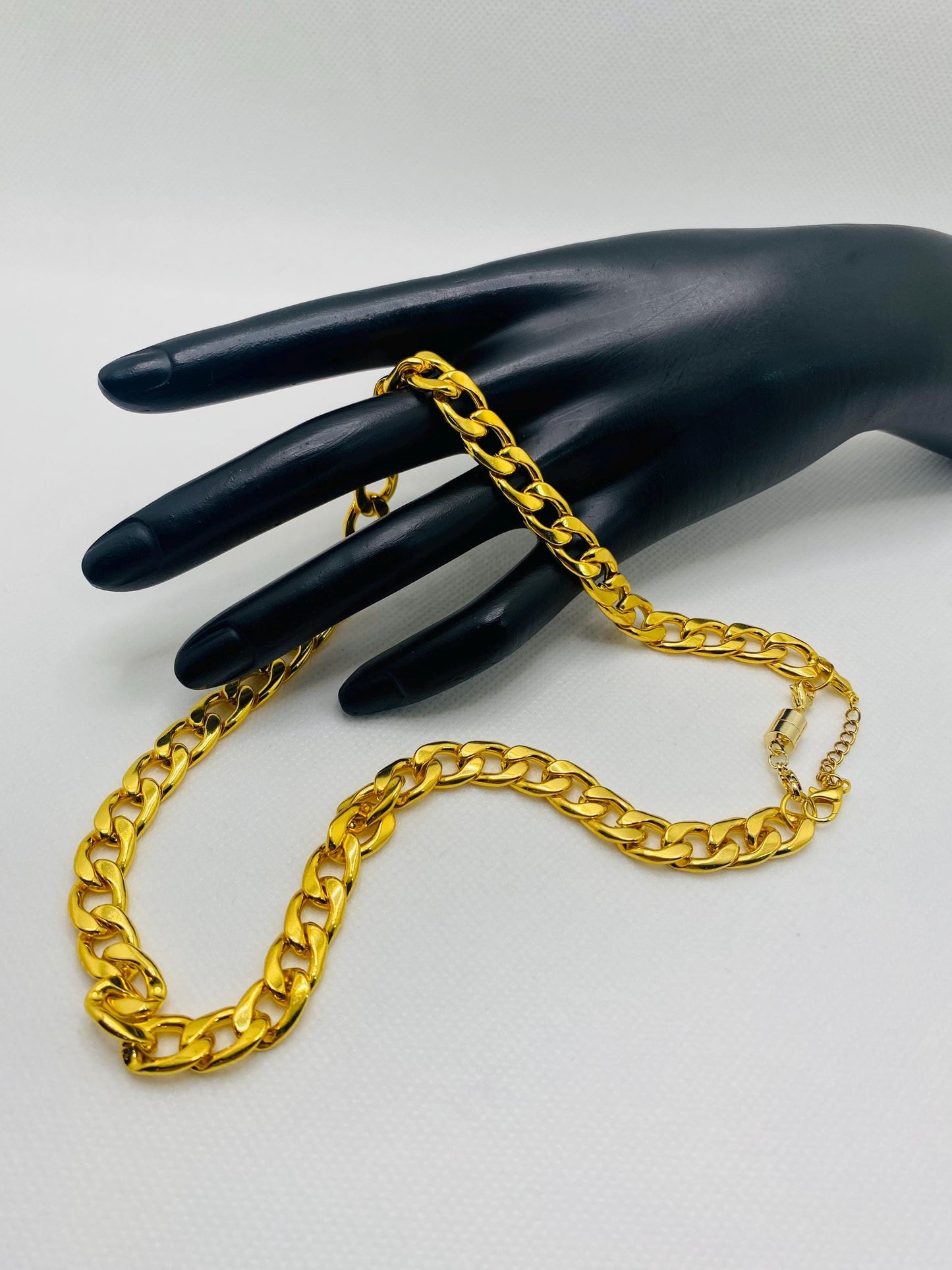 18k Gold Plated Cuban Link Chain Necklace: 9mm Magnetic Clasp