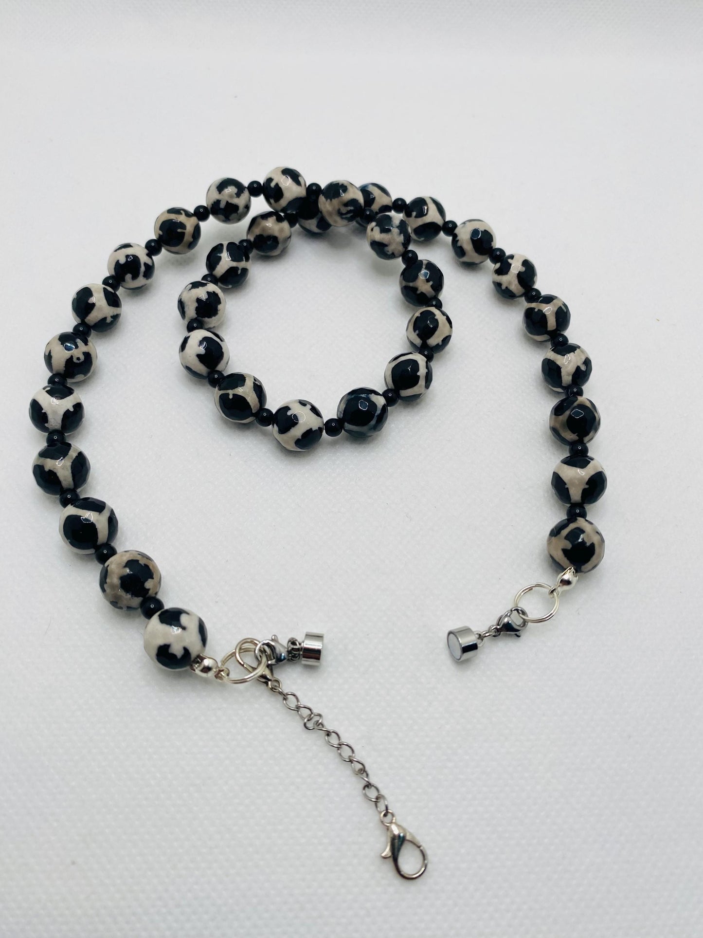 Faceted Tibetan Agate Necklace with Black Onyx Beads