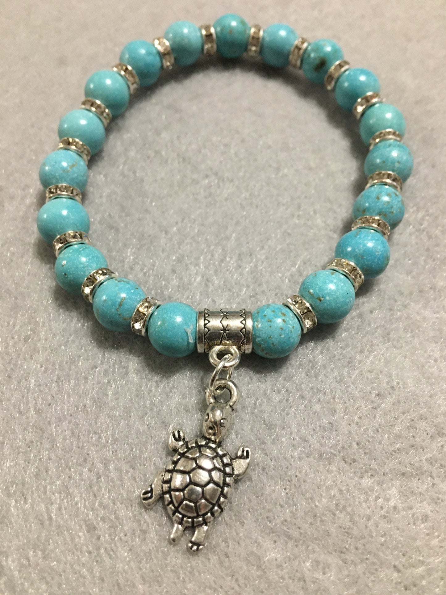 Turquoise Sea Turtle Charm Bracelet: Beaded Gemstone Jewelry