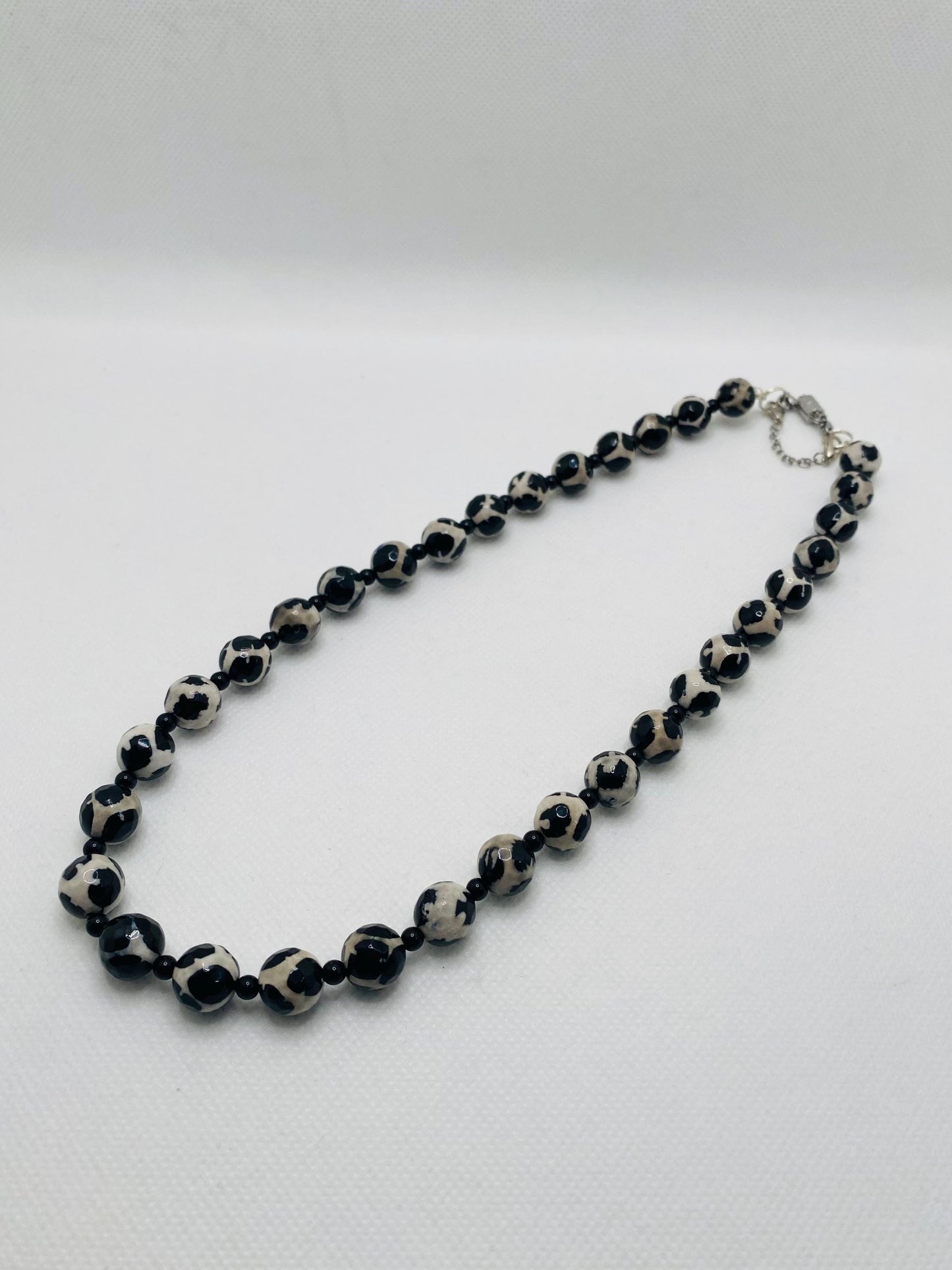 Faceted Tibetan Agate Necklace with Black Onyx Beads