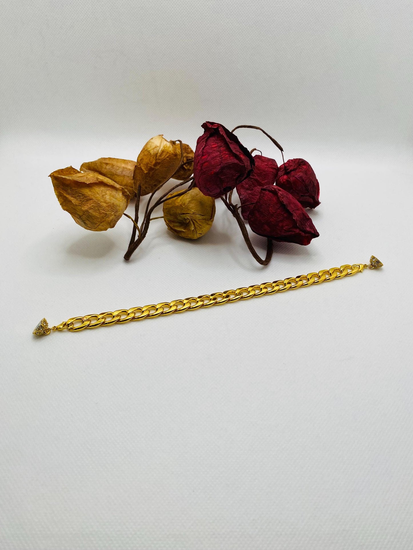 Gold Plated Cuban Link Bracelet: Stainless Steel Magnetic Clasp