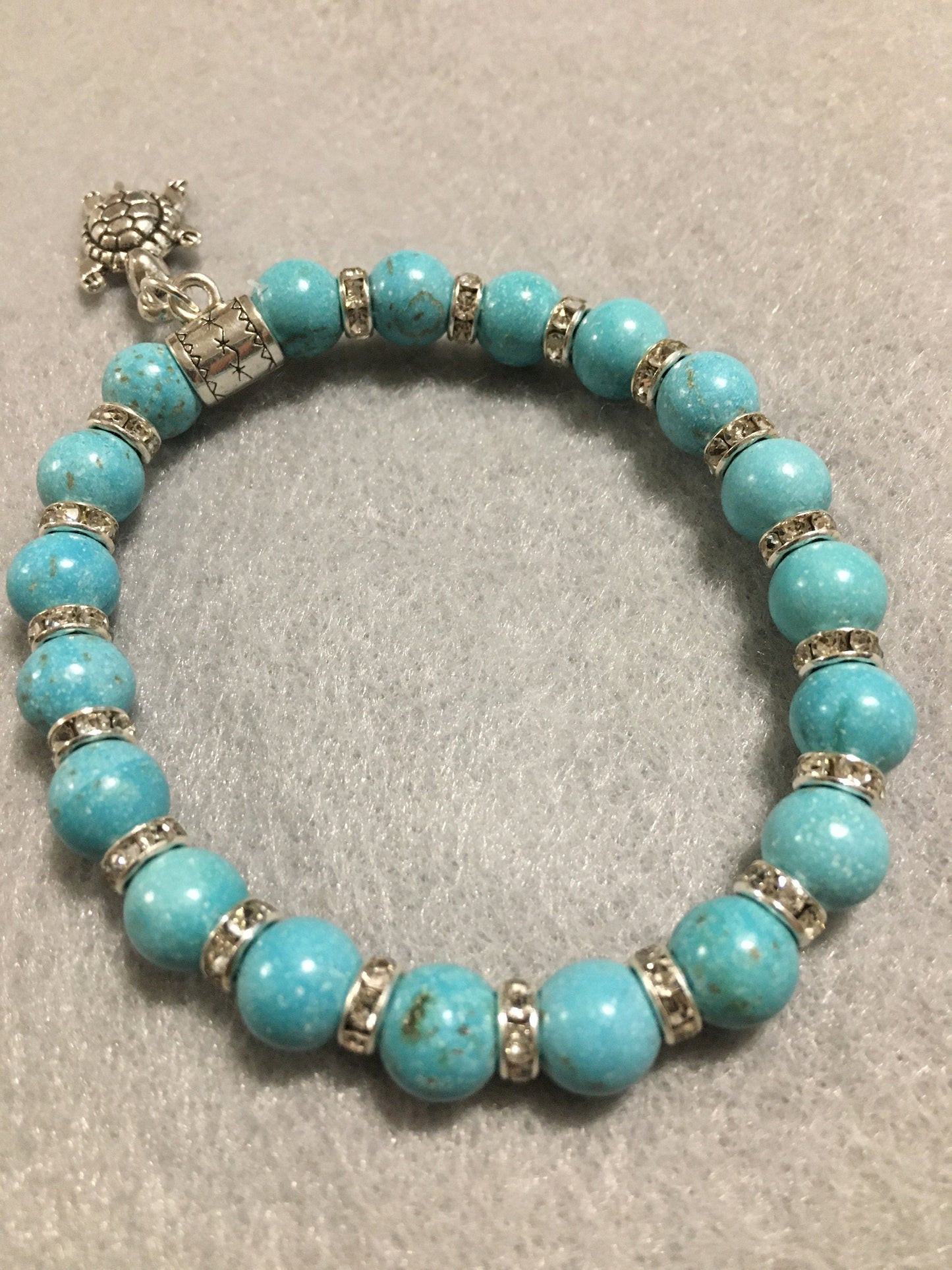 Turquoise Sea Turtle Charm Bracelet: Beaded Gemstone Jewelry