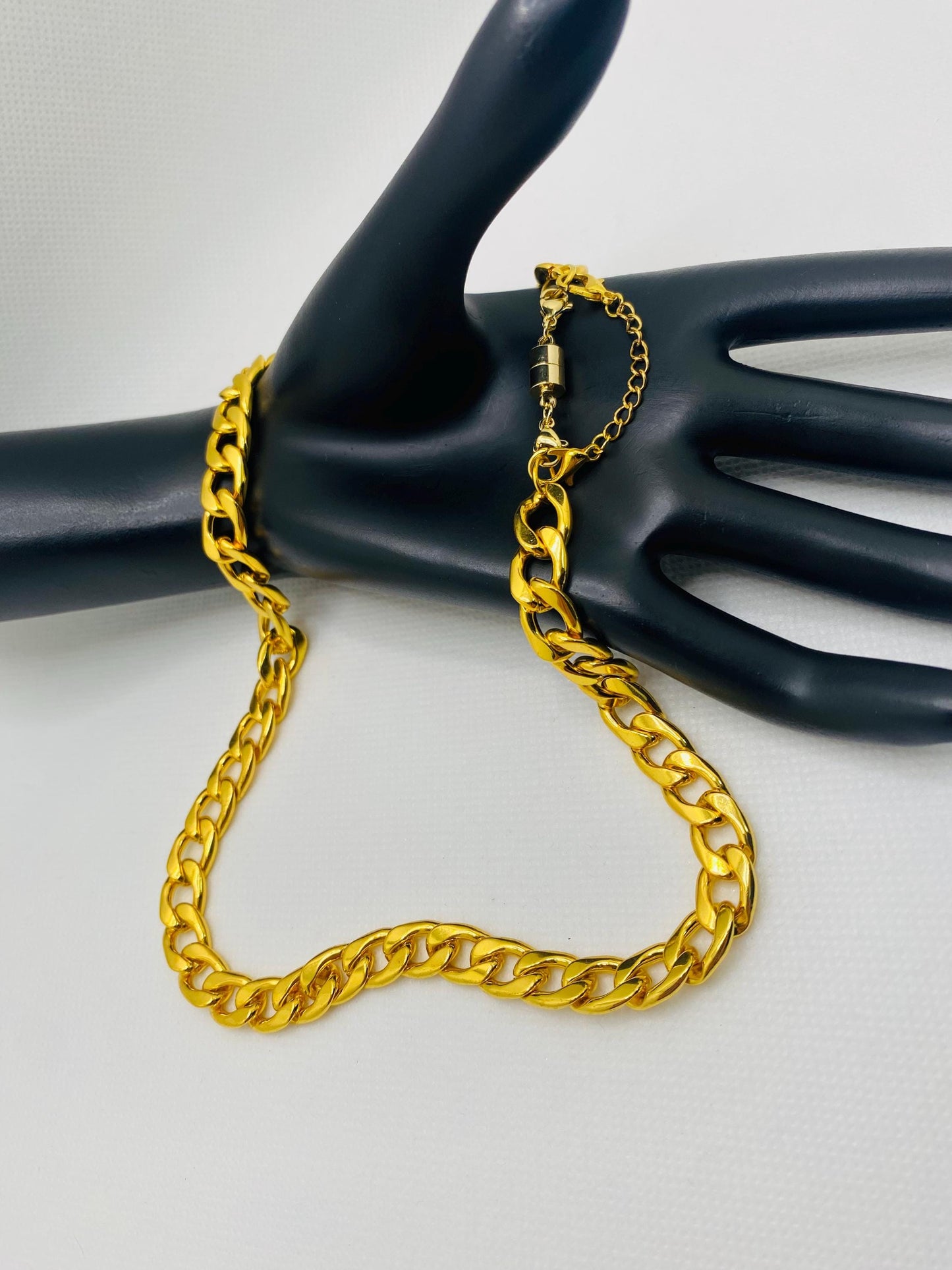 18k Gold Plated Cuban Link Chain Necklace: 9mm Magnetic Clasp