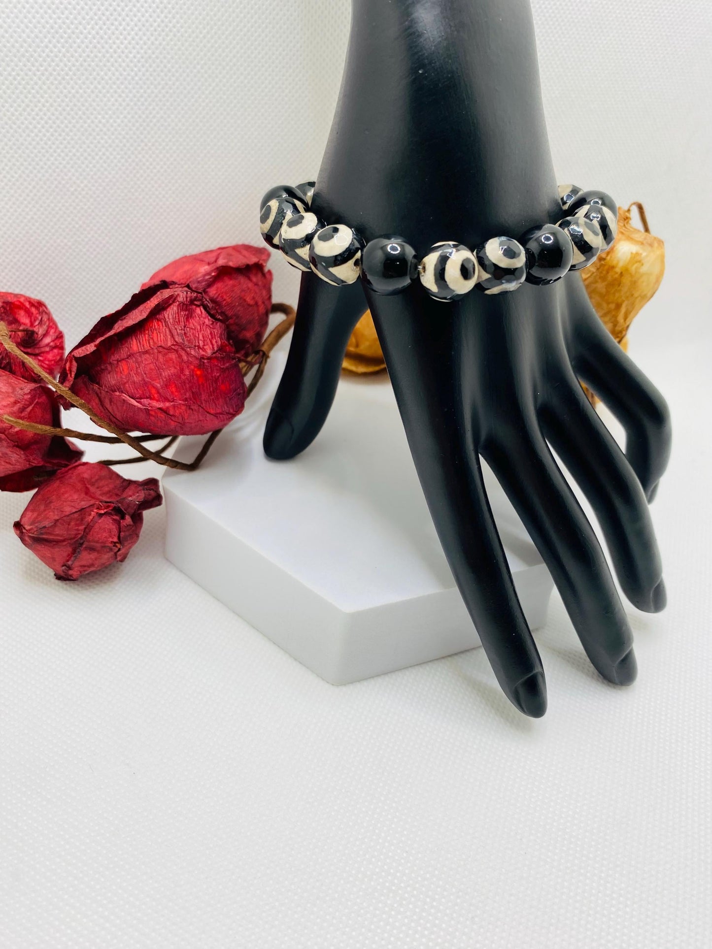 Onyx & DZI Agate Gemstone Beaded Bracelet