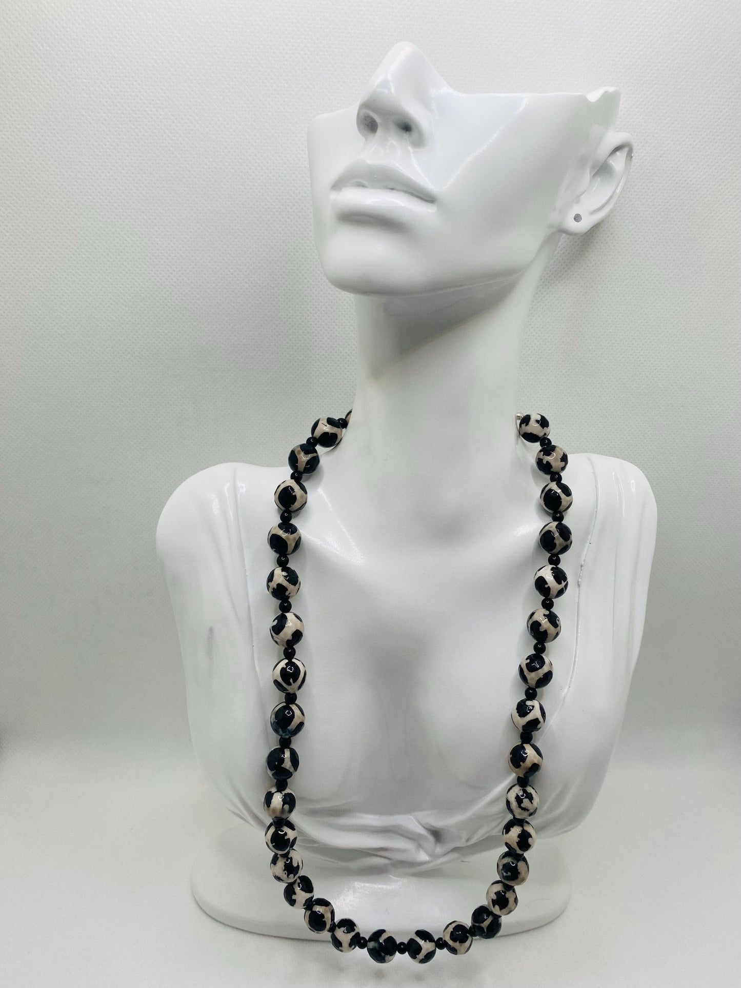 Faceted Tibetan Agate Necklace with Black Onyx Beads