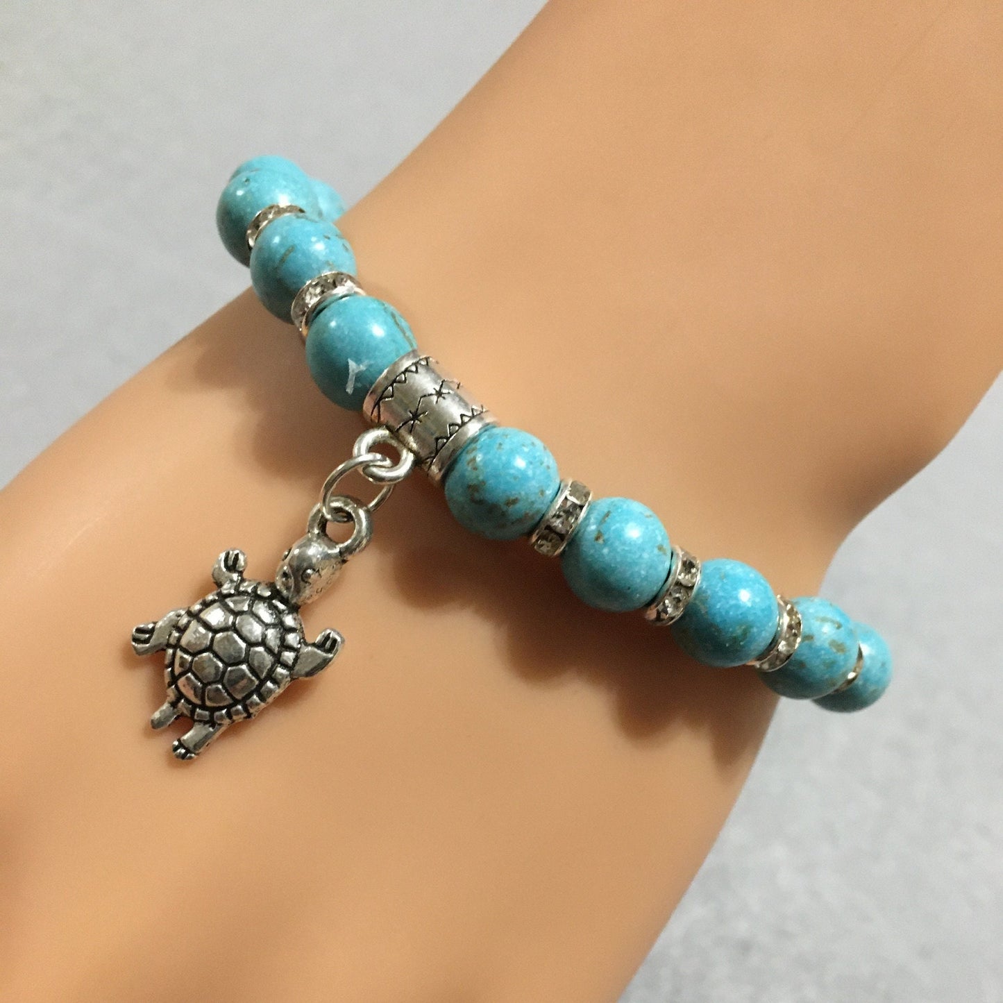Turquoise Sea Turtle Charm Bracelet: Beaded Gemstone Jewelry