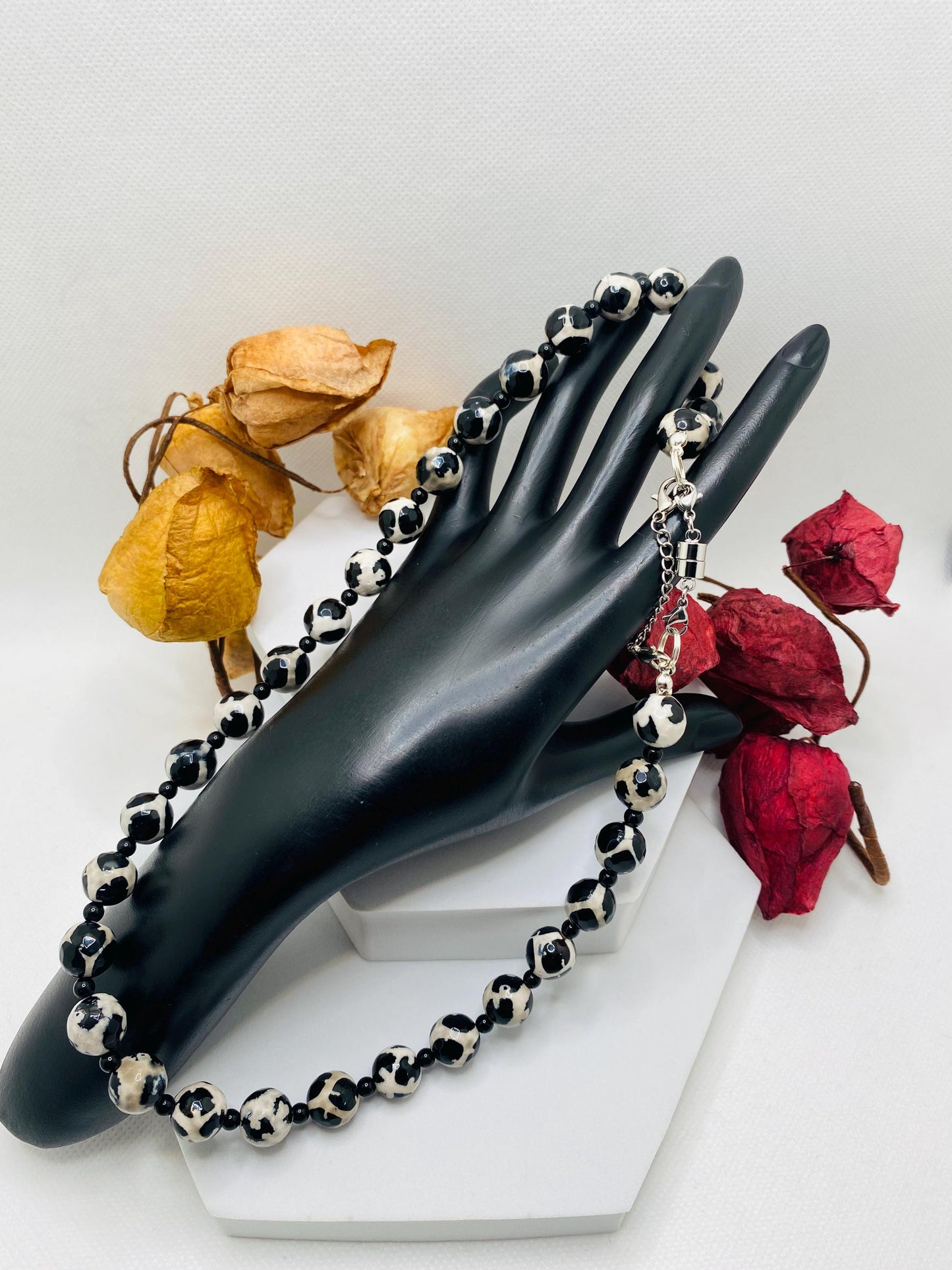 Faceted Tibetan Agate Necklace with Black Onyx Beads