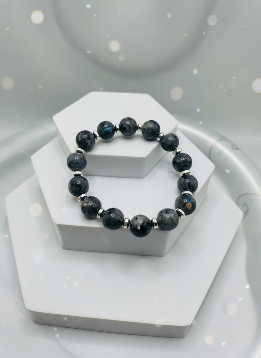 Handmade Labradorite Bracelet - Refined Style